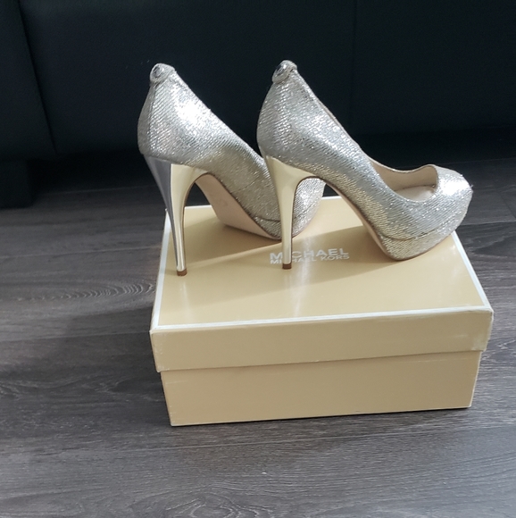Michael Kors Glitter Platform Heels, Silver - Size 7 - Picture 4 of 6